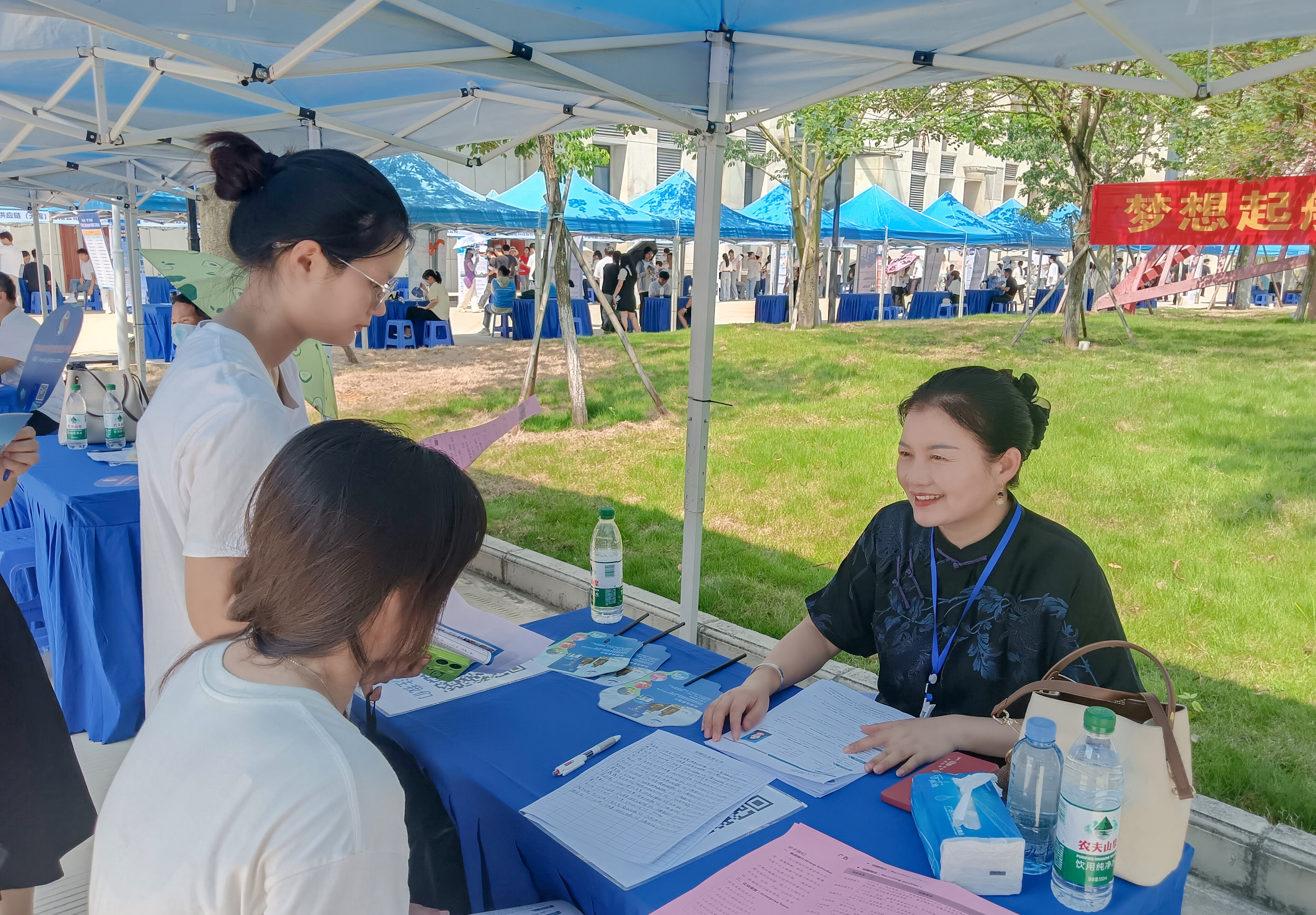 百企爭艷，天緣綠閃耀 2025 校園雙選會，見證健康未來力量